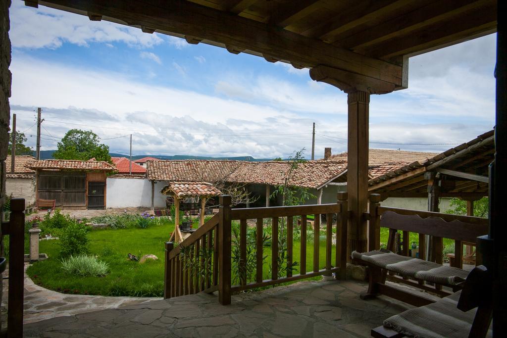 Mutafova Guest House Veliki Preslav Exterior photo